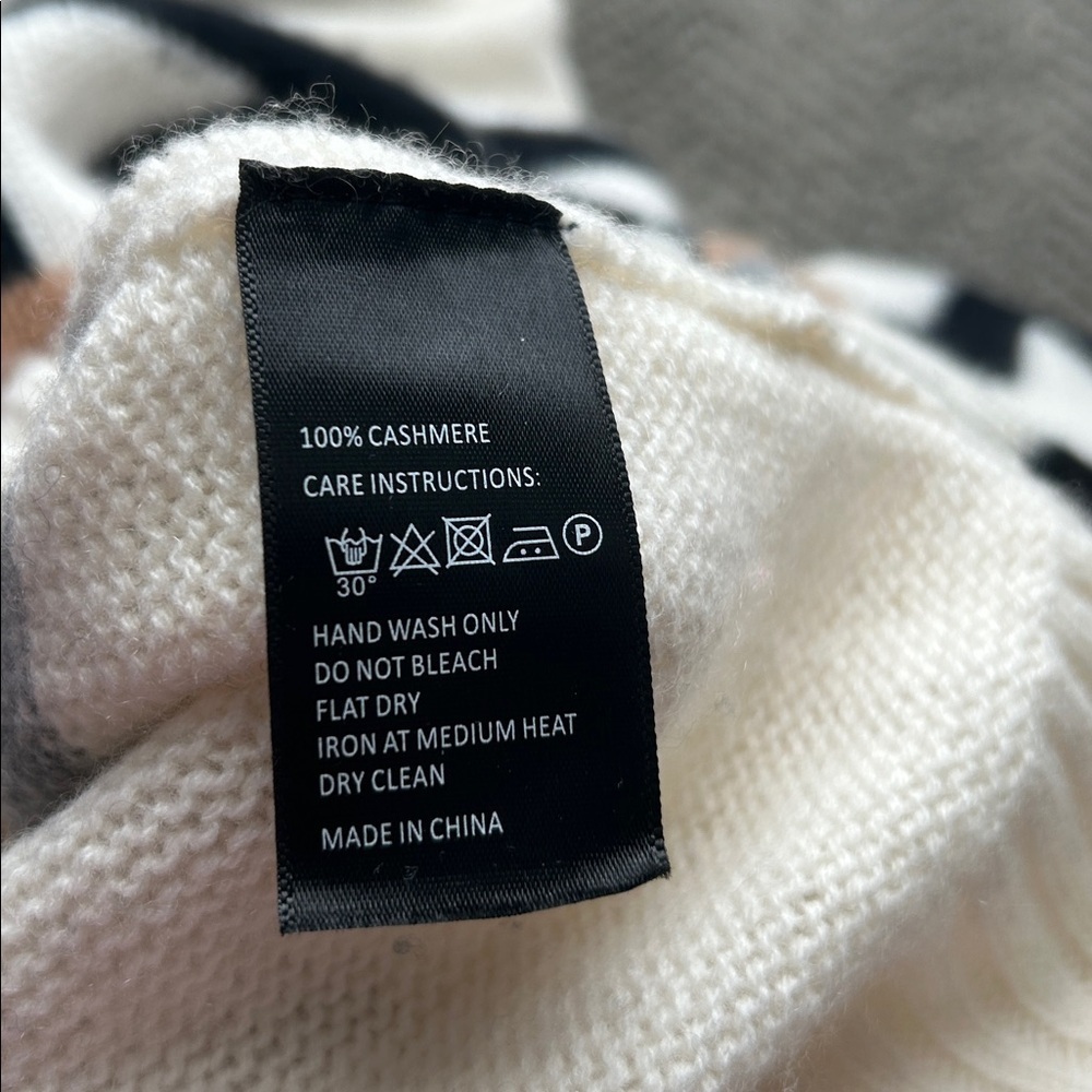 Perch x Apres 100% Cashmere Turtleneck Sweater Aztec Geometric Small - Picture 7 of 12